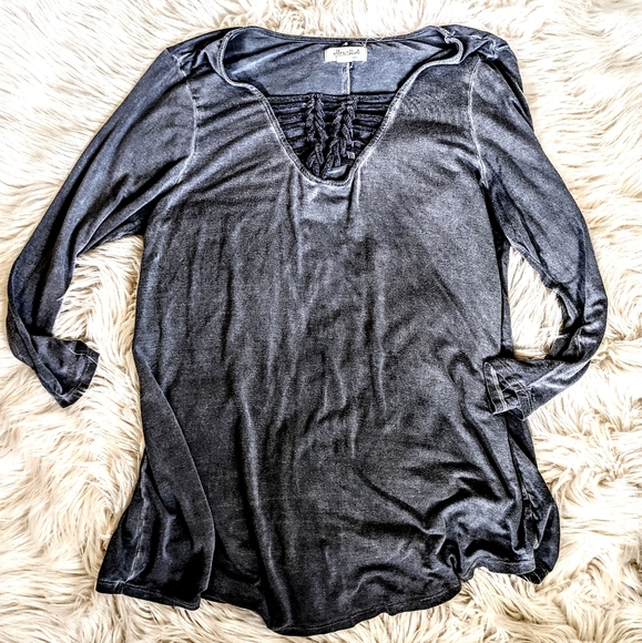 ❤️ 3/$25 Boho Edgy Weaved V Neck Top - Picture 7 of 8